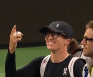 Iga Świątek w okularach