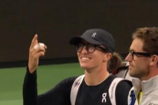 Iga Świątek w okularach