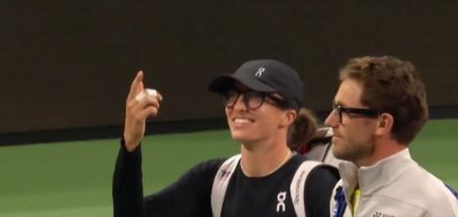 Iga Świątek w okularach