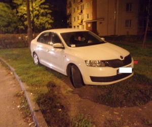 Nie chce im się czy nie potrafią? Tak parkują w Płocku bezmyślni kierowcy [ZDJĘCIA]