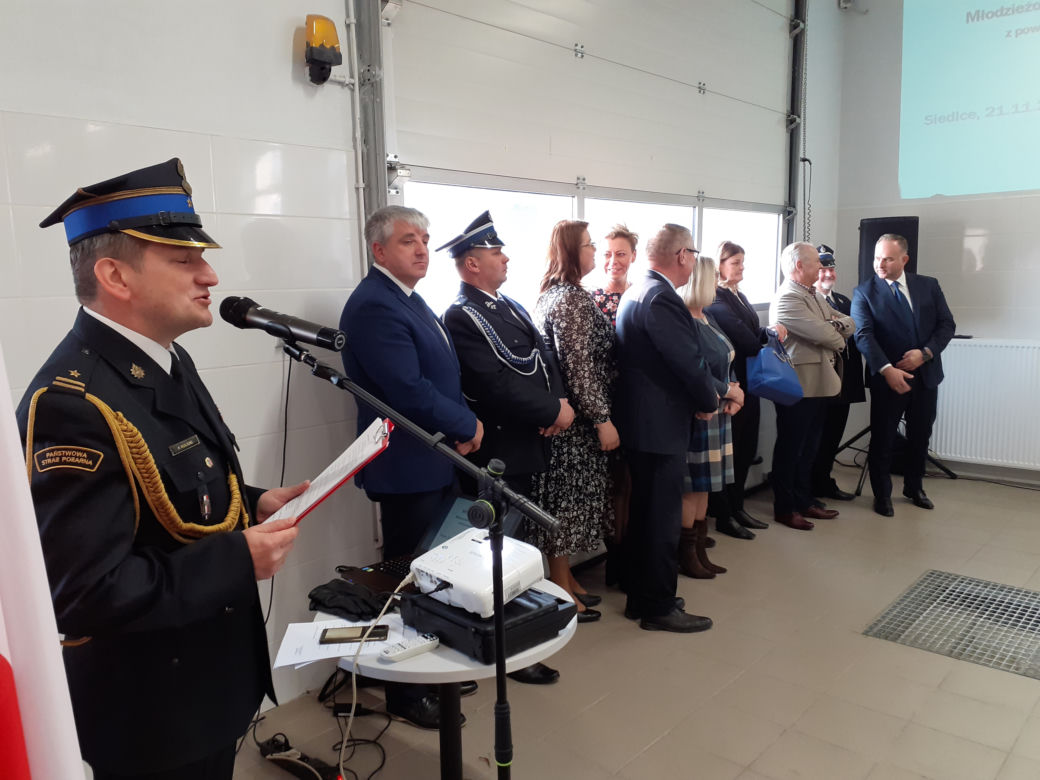 Przekazanie promes dla młodzieżowych drużyn strażaków ochotników w KM PSP w Siedlcach