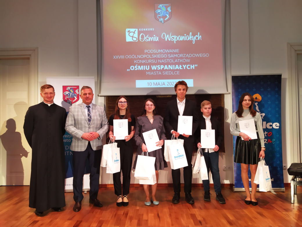 Laureaci i wyróżnieni w konkursie "Ośmiu Wspaniałych" w Siedlcach w 2022 roku - fotorelacja