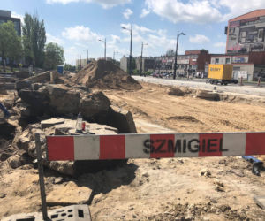 1000 dni remontu Śmigłego Rydza. Zmotoryzowani łodzianie zapalili znicze na placu budowy