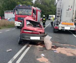 Dramatyczny wypadek na DK 11. Ranną kobietę transportował śmigłowiec [ZDJĘCIA]