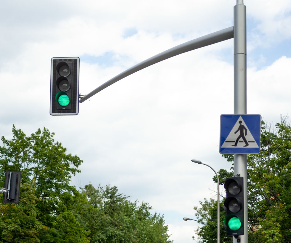 W tych miejscach w Warszawie powstanie nowa sygnalizacja. Znamy dokładne lokalizacje