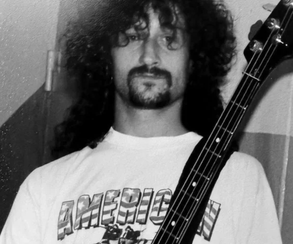 Grzegorz Demon Mroczek nie żyje. Muzycy thrash metalowego Dragona pożegnali dawnego basistę