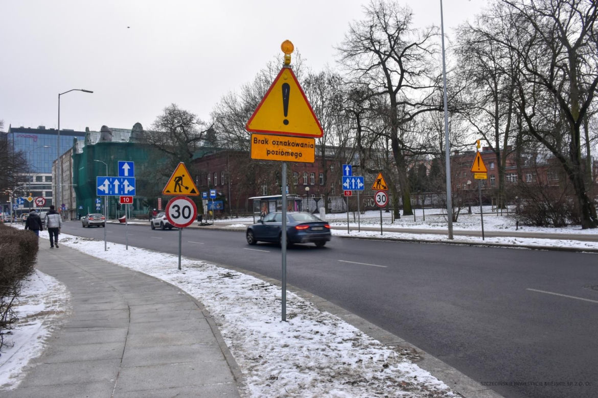 Nowe oznakowanie na pl. Zwycięstwa