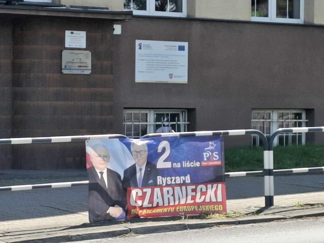 Kalisz/Ostrów. Banery wyborcze kandydata do Europarlamentu zalewają miasta 