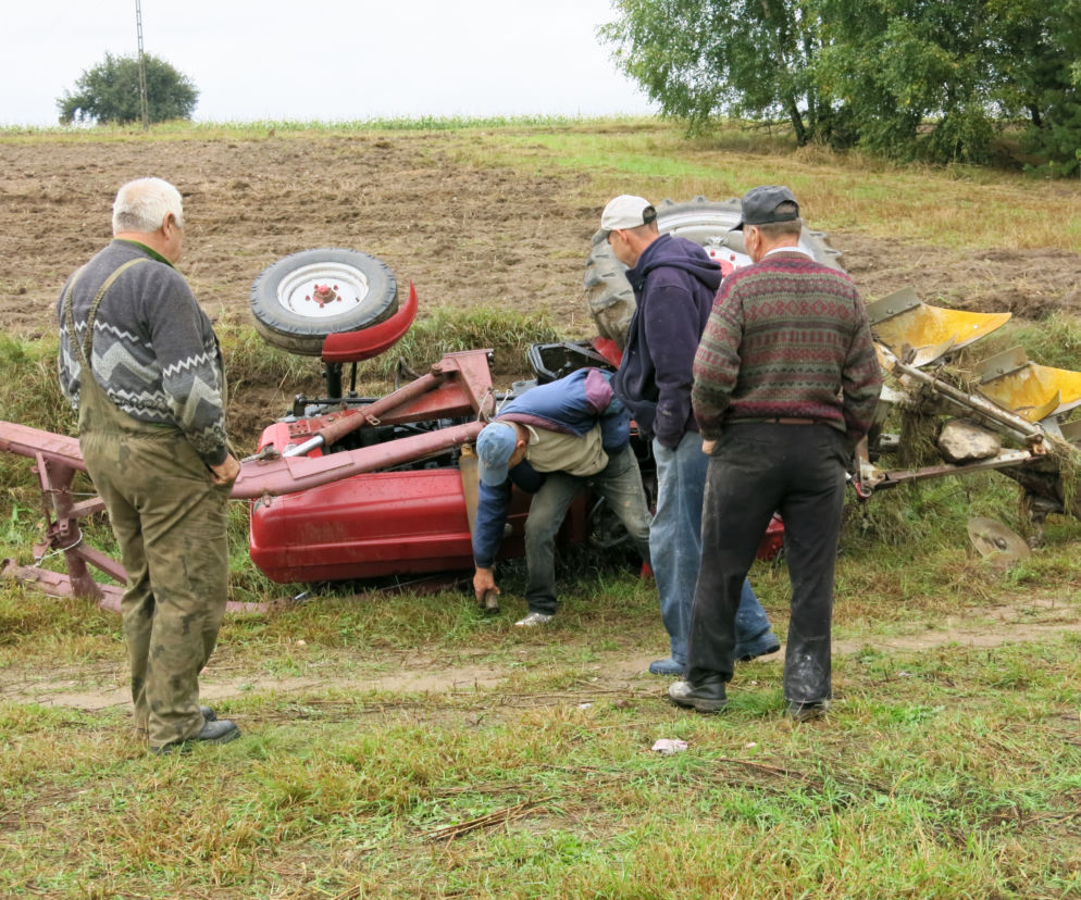 TRAKTOR ZMIAZDZYL ROLNIKA TEM (10)