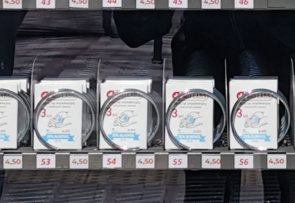 Automat z maseczkami i żelem antybakteryjnym w Warszawie