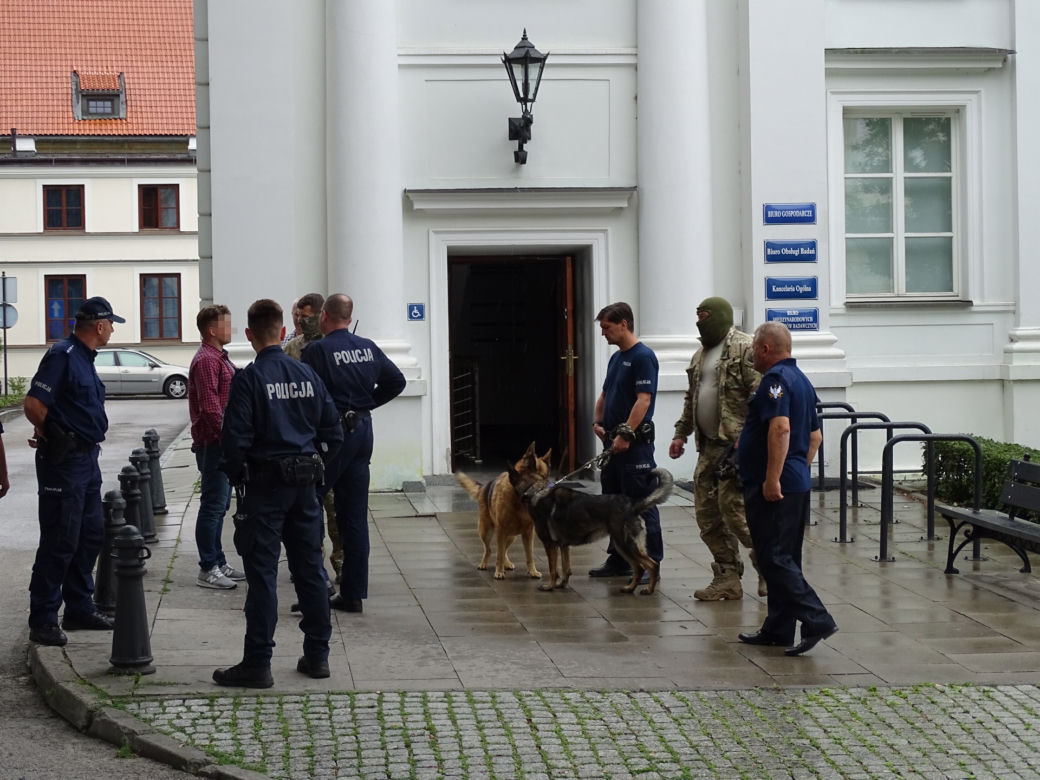 Saperzy na Uniwerku. Duża akcja służb 