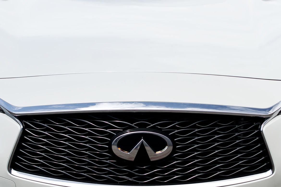Infiniti Q30 1.6t Premium Tech Gallery White