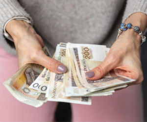 Darowizna od rodziny na spłatę kredytu może pozbawić ulgi podatkowej. Posłanka interweniuje