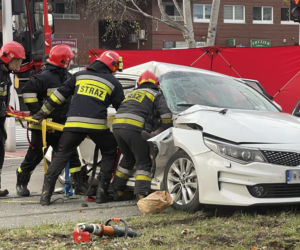 Poważny wypadek na Białołęce. Auto zmiecione przez tramwaj