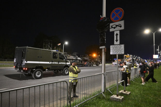 Nocna próba defilady wojskowej w Warszawie