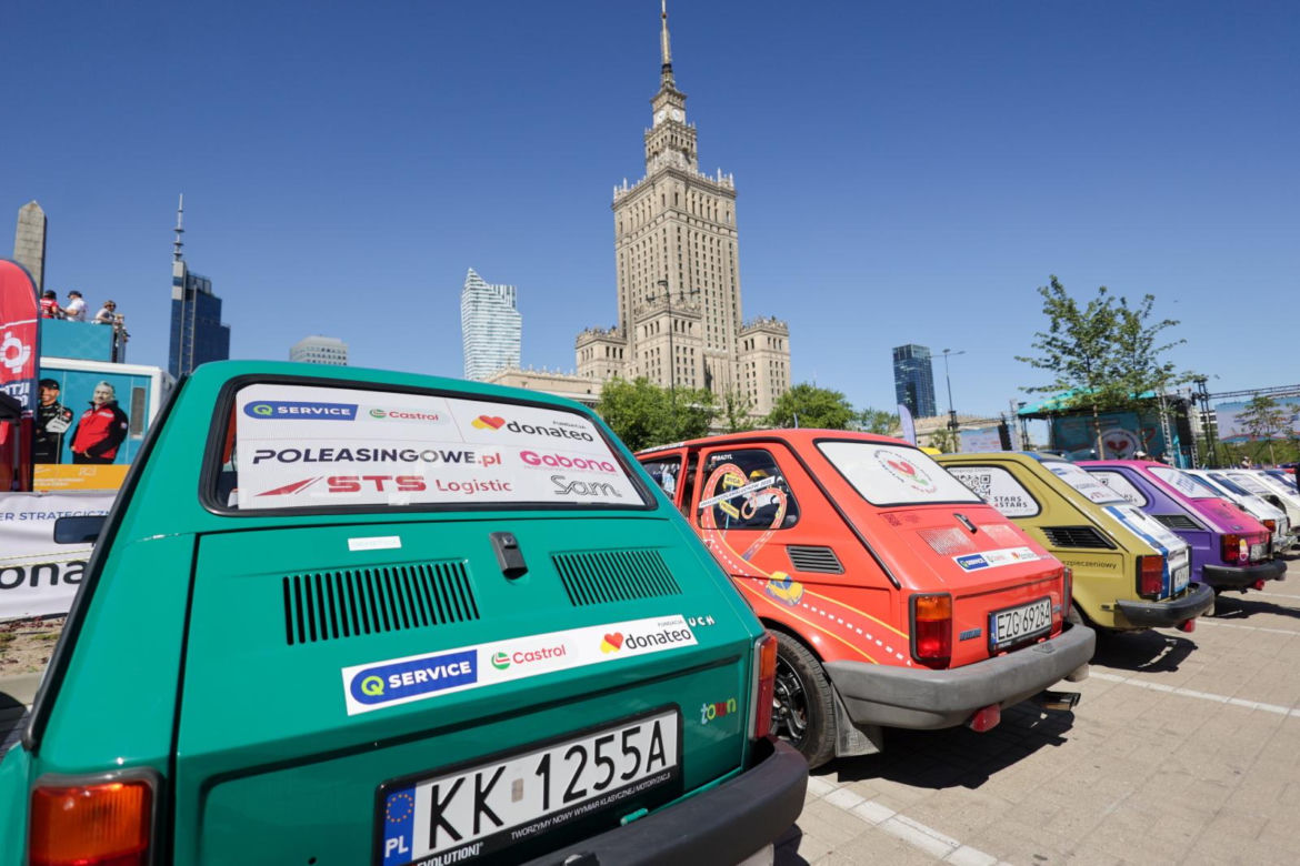 98 Fiatów 126p jedzie trasą wokół Bałtyku