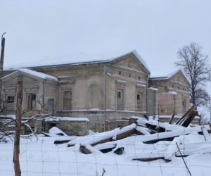 Dwór w Radlnej po I etapie renowacji (dach)