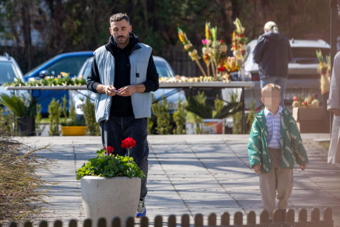 Rafał Maserak tańczący z palmami