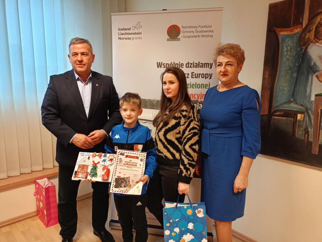Podsumowanie konkursu na bożonarodzeniową kartkę świąteczną z recyklingu odbyło się w siedzibie Przedsiębiorstwa Energetycznego w Siedlcach