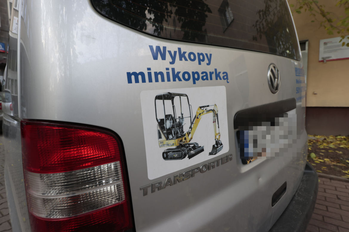 Warszawa. Kolejna awaria kanalizacji w kamienicach na Ochocie. W piwnicach znowu wybiły ścieki