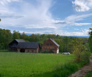 Remontują dom w Milęcicach. Urzekło ich miejsce i widok. Fachowcy mówili, żeby postawili nowy dom