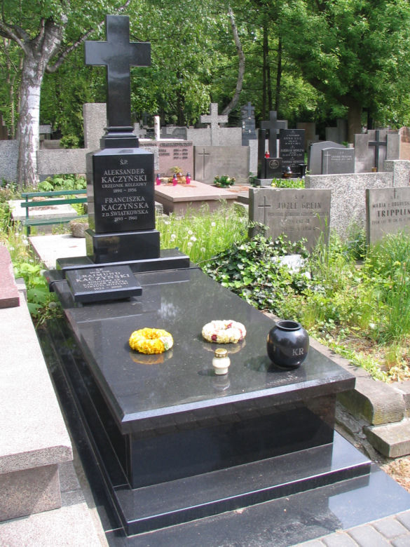 Tak wygląda grób ojca Kaczyńskich. Jest inny niż grób matki