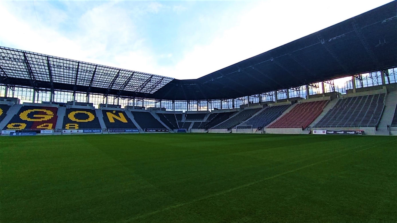 Spacery po nowym szczecińskim stadionie przyciągnęły wielu chętnych