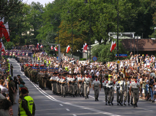 Wielka defilada w Warszawie. To Lech Kaczyński rozpoczął wojskowe pokazy w 2007 roku