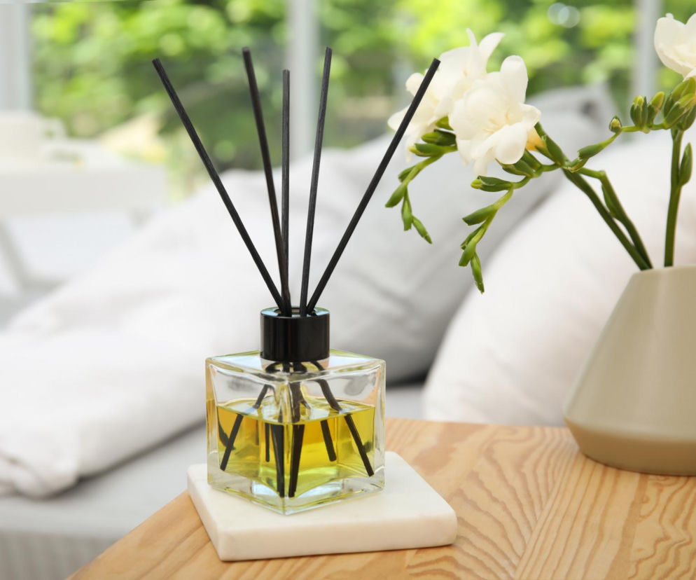 Ten zapach unosi się w luksusowych domach. Wlej do słoiczka i włóż patyczki, a poczujesz się jak w willi