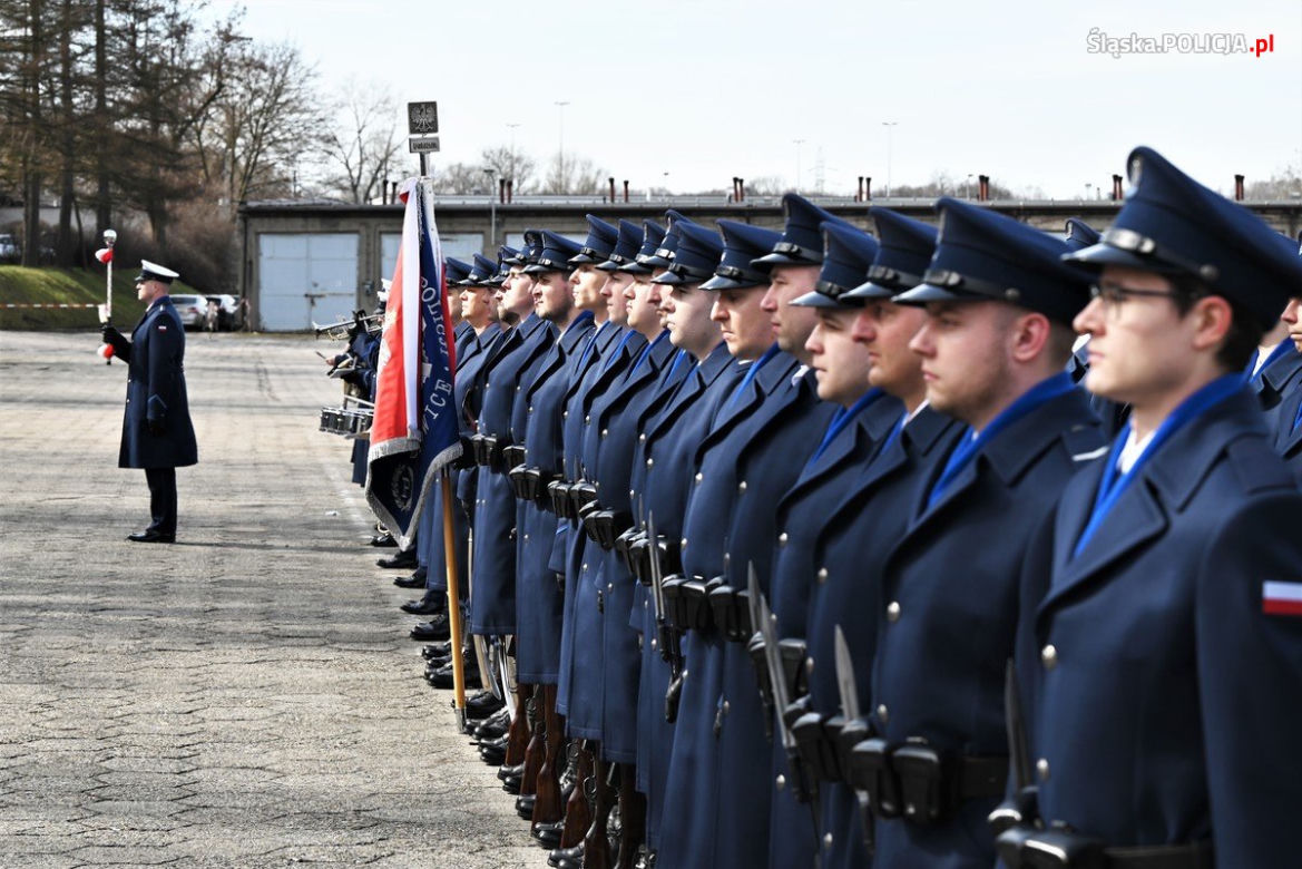 Śląska Policja przyjęła 84 policjantów. Wśród nich jest 15 kobiet