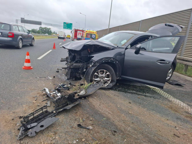 Utrudnienia na S5 niedaleko Kościana. Kobieta w ciąży zabrana do szpitala