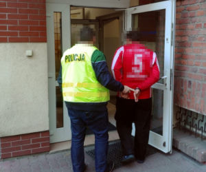 Znęcał się nad matką i spalił stodołę