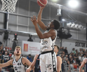 Legia Warszawa musiała uznać wyższość Dzików w derbowym starciu na Bemowie