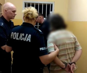 Zasłabł przy trumnie, wywieźli go do lasu