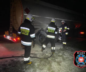 Cysterna po paliwie stanęła w ogniu. Z pomocą ruszyli strażacy 