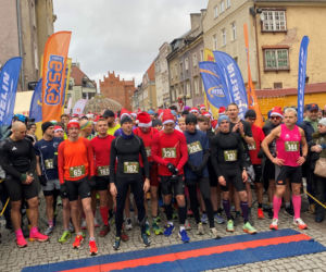  6. Bieg Mikołajów w Olsztynie. Ponad 400 zawodników stworzyło świąteczny klimat!