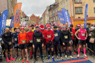  6. Bieg Mikołajów w Olsztynie. Ponad 400 zawodników stworzyło świąteczny klimat!