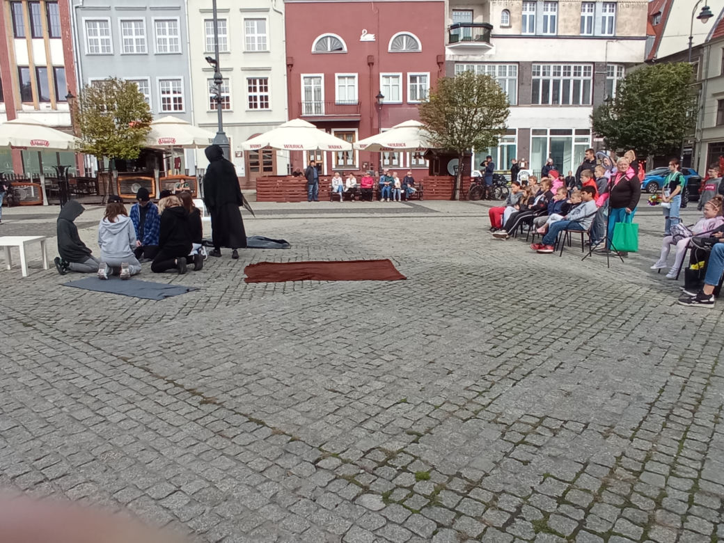 Teatr Uliczny "Nie daj się wciągnąć" w Grudziądzu