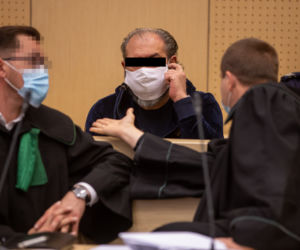 Hoss udawał kobietę oszukując emerytów