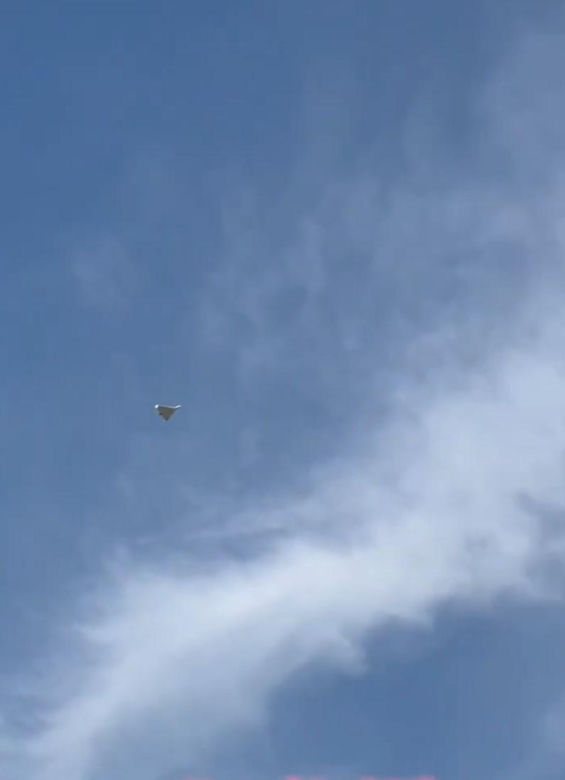 Nagrania z Dubaju obiegły sieć. Myśliwiec F-16 zestrzelił drona nad plażą