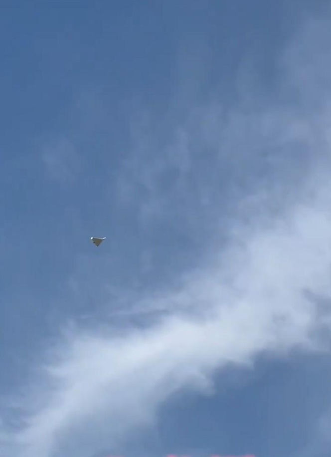 Nagrania z Dubaju obiegły sieć. Myśliwiec F-16 zestrzelił drona nad plażą