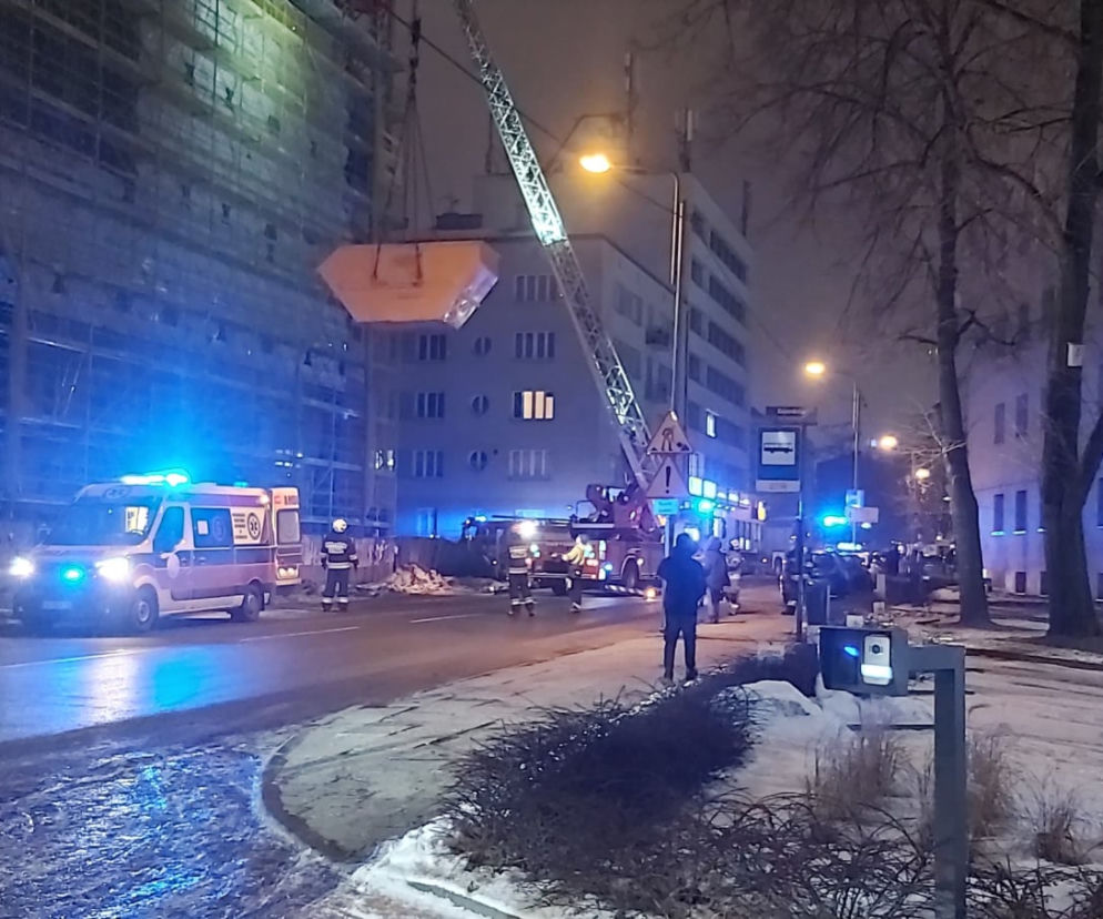Wypadek na budowie wieżowca w Katowicach. Pracownik z Ukrainy spadł z dużej wysokości. Nieprzytomny mężczyzna trafił do szpitala