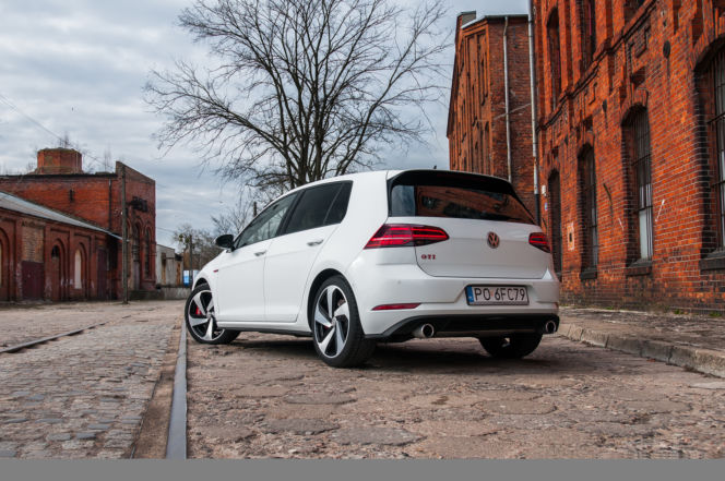 Volkswagen Golf 2.0 TSI GTI Performance 245 KM