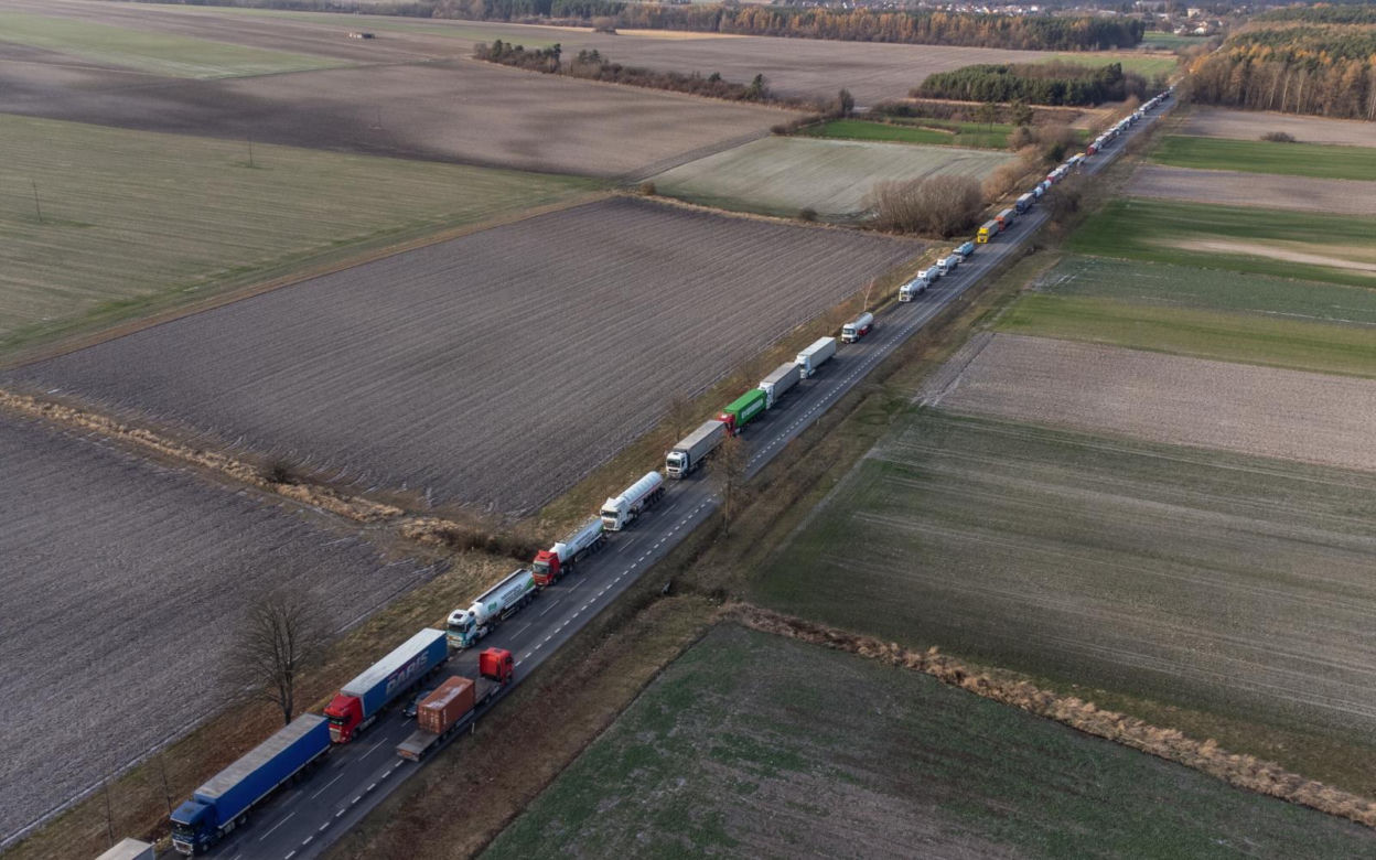 Protest przewoźników na przejściach granicznych trwa. Czas oczekiwania na odprawę to 3 dni