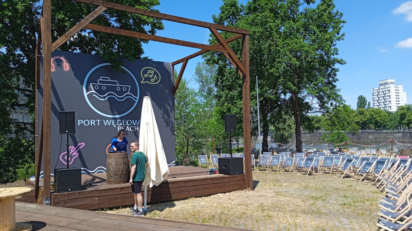 Byliśmy na otwarciu miejskiego Beach Baru. Tak wygląda Port Węglowy [ZDJĘCIA]