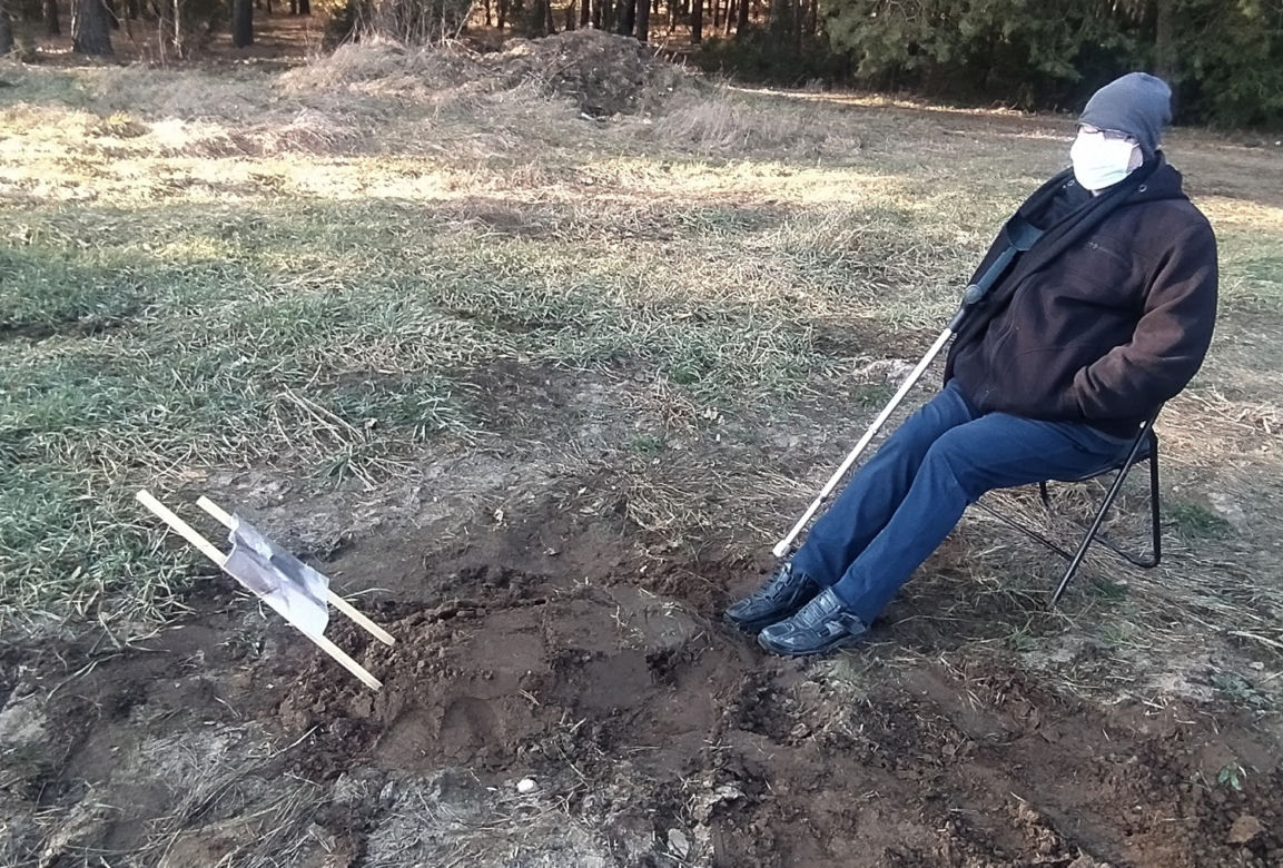 Pilnuje grobu Perełki, by nie zjadły jej dzikie zwierzęta. „Oprócz niej nie mam nikogo”