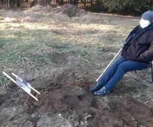 Pilnuje grobu Perełki, by nie zjadły jej dzikie zwierzęta. „Oprócz niej nie mam nikogo”