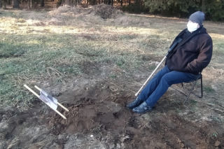 Pilnuje grobu Perełki, by nie zjadły jej dzikie zwierzęta. Oprócz niej nie mam nikogo