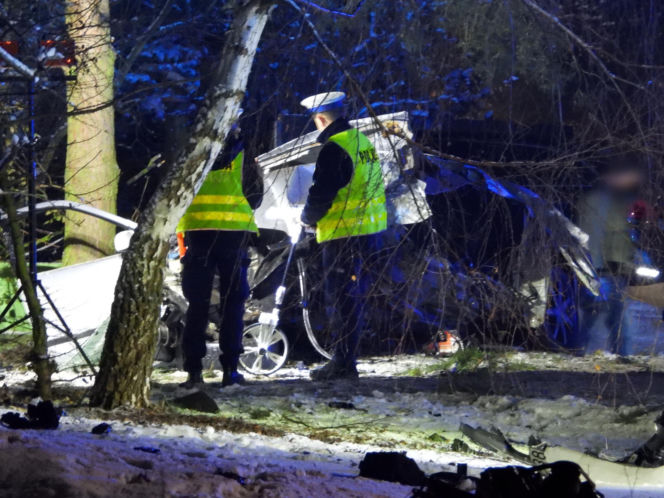 Uciekał seatem przed policją. Gonili go przez dwa powiaty. Zginął na drzewie