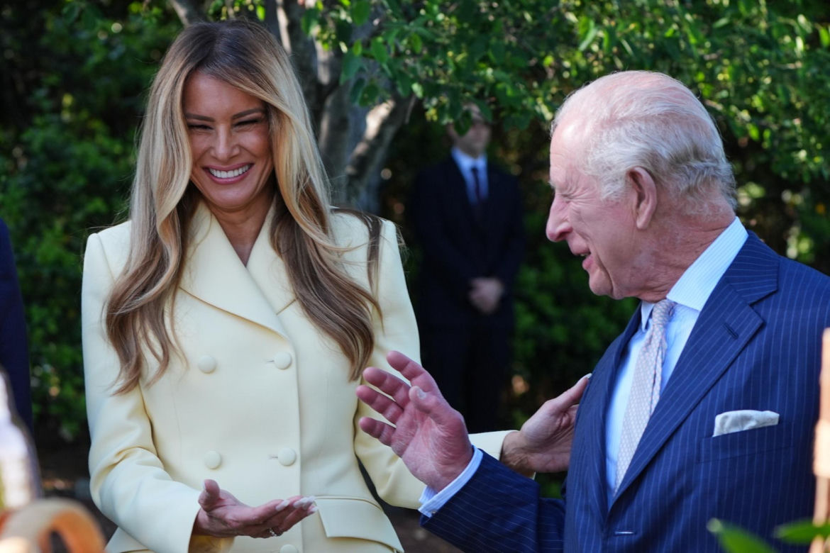 Król Karol i królowa Kamila u Trumpów. Melania dała im herbatę, a potem pokazała pasiekę w kształcie Białego Domu